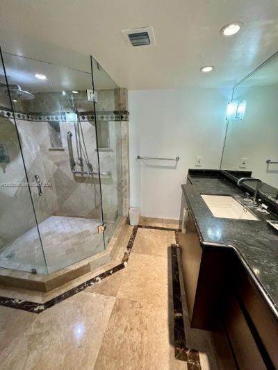 1000 Quayside Ter, Unit 805, Miami, FL 33138 Photo