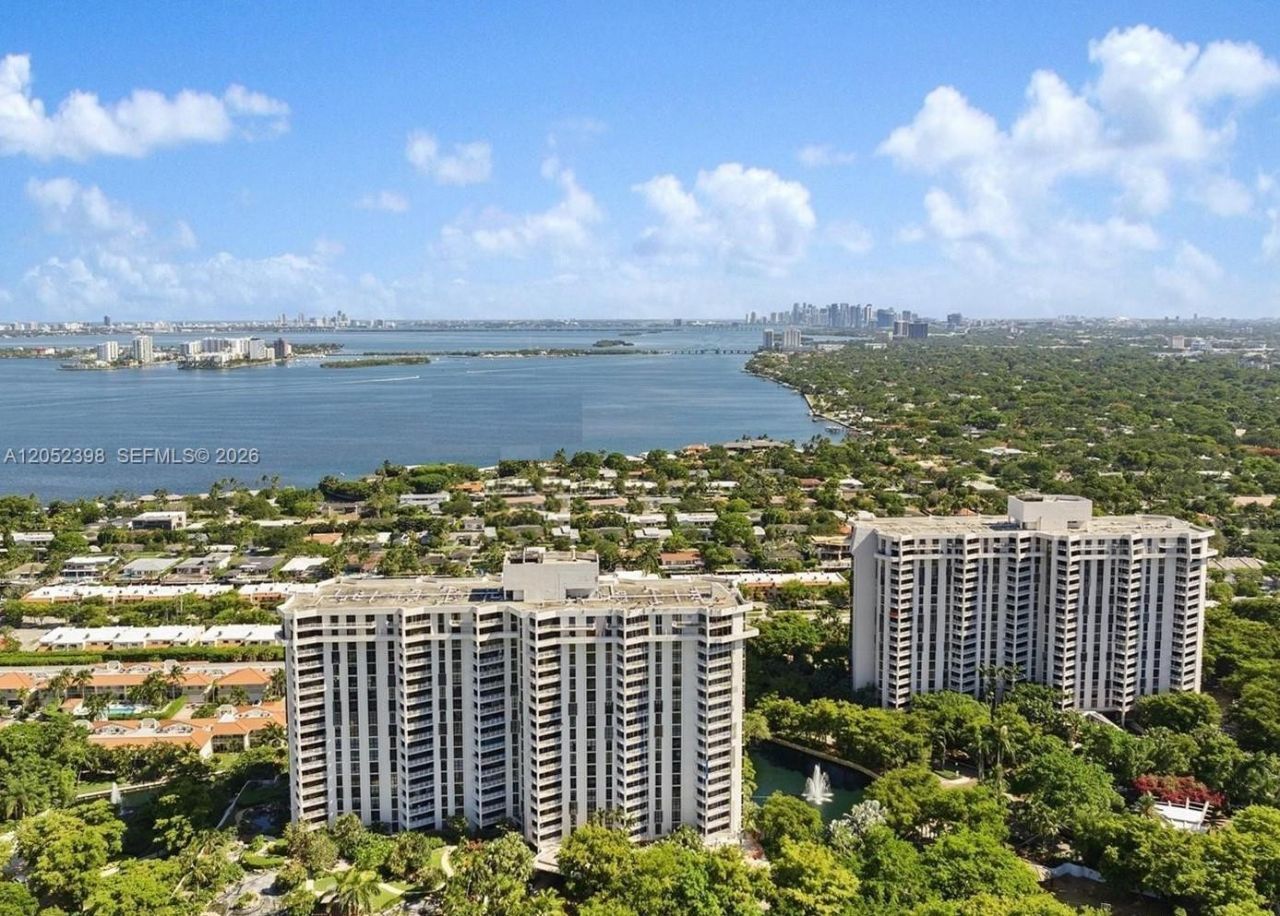1000 Quayside Ter, Unit 805, Miami, FL 33138 Photo