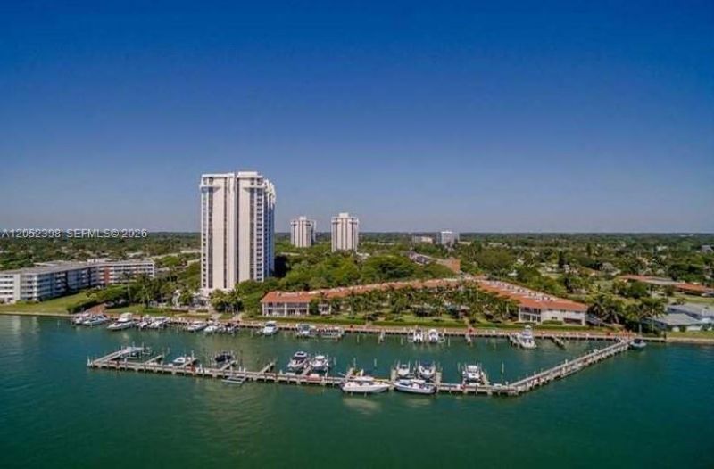 1000 Quayside Ter, Unit 805, Miami, FL 33138 Photo