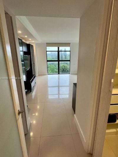 1000 Quayside Ter, Unit 805, Miami, FL 33138 Photo