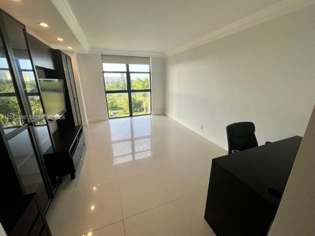 1000 Quayside Ter, Unit 805, Miami, FL 33138 Photo