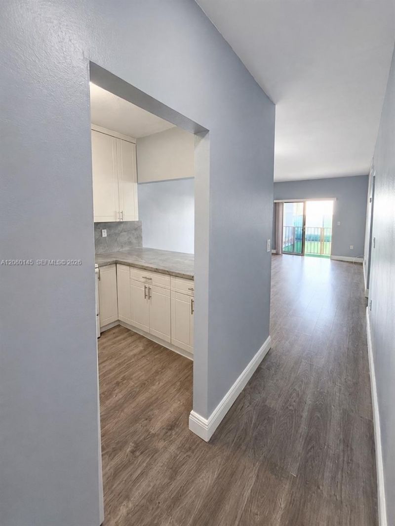 2400 NW 16th St Rd, Unit 103, Miami, FL 33125 Photo