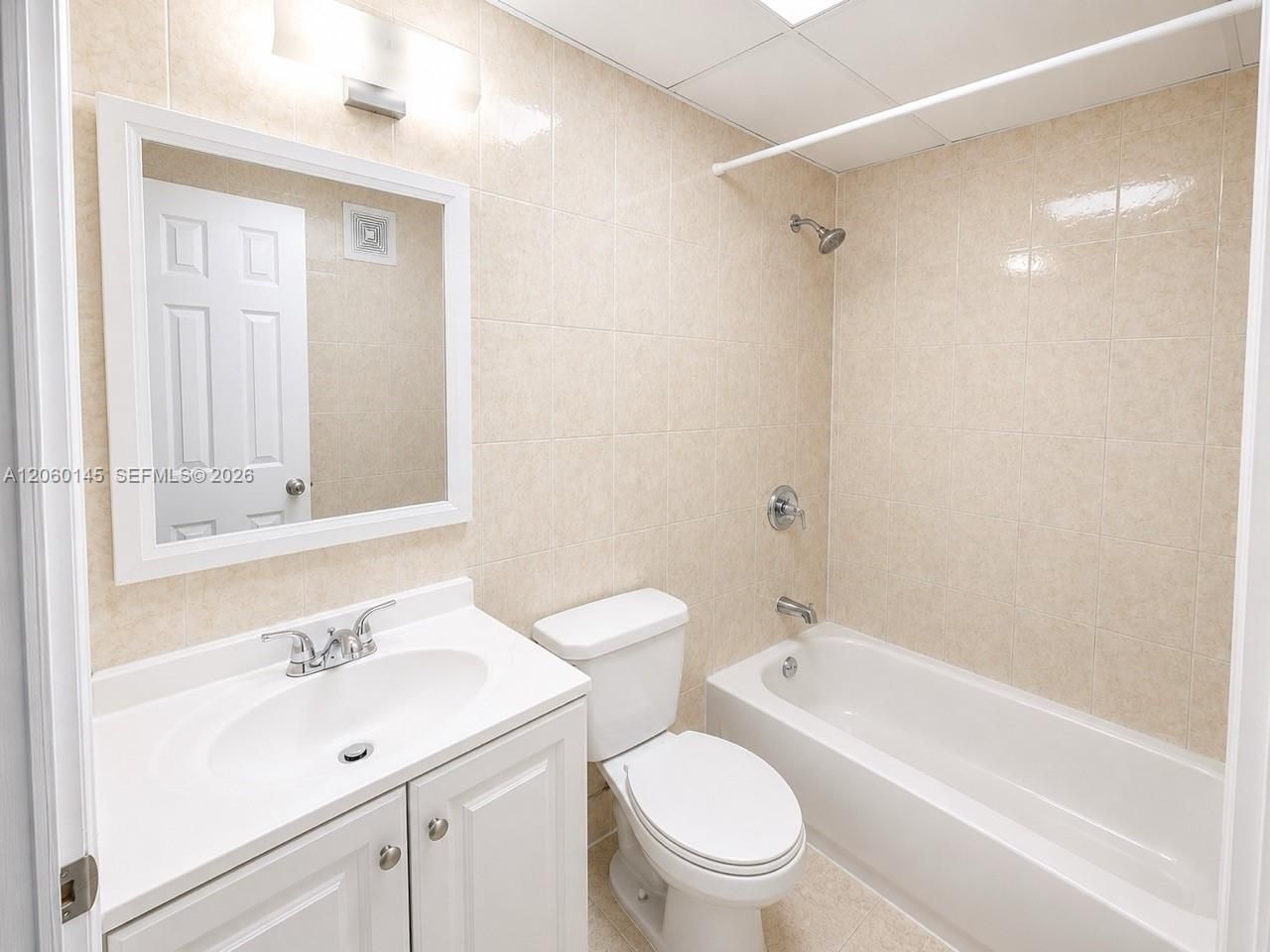 2400 NW 16th St Rd, Unit 103, Miami, FL 33125 Photo