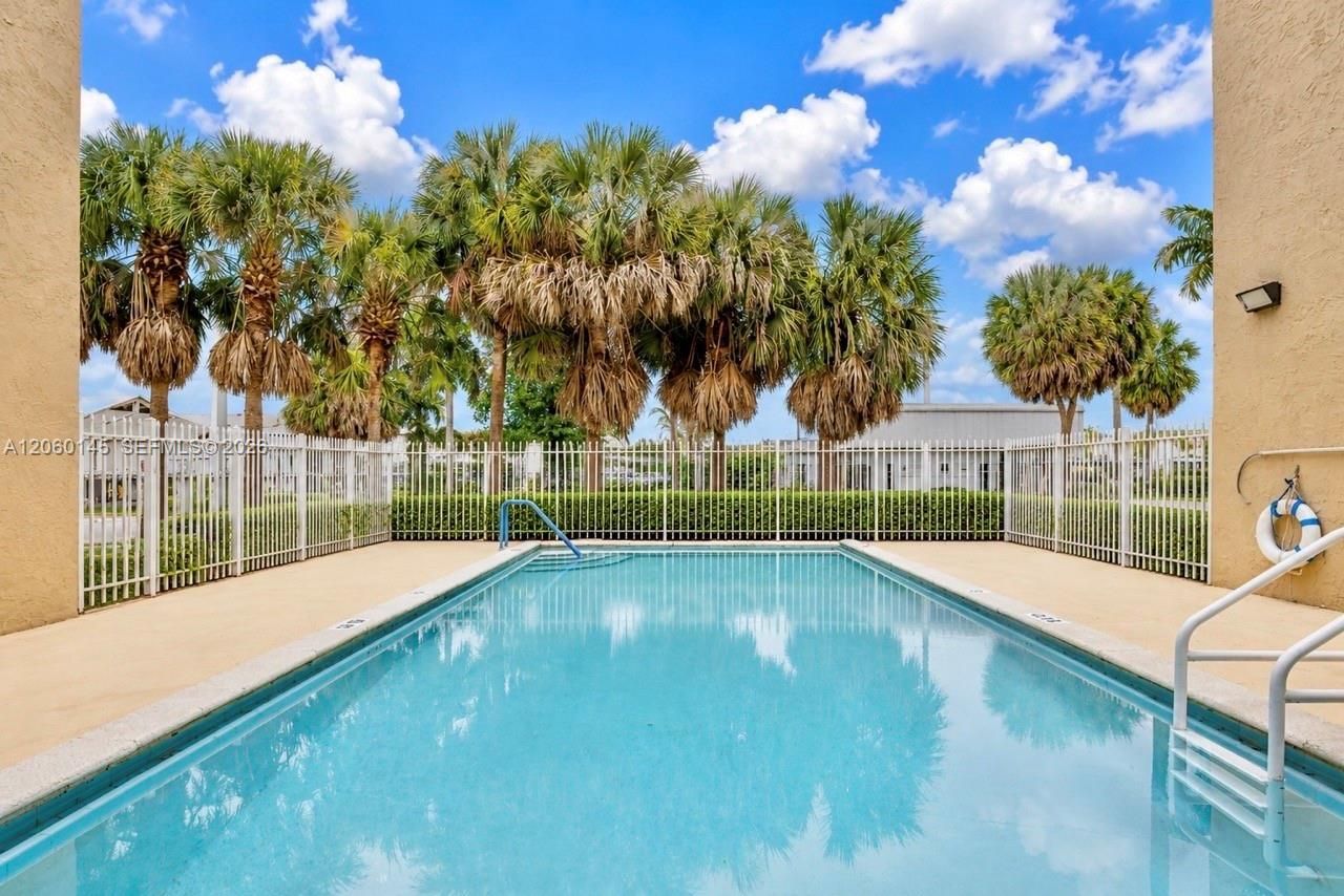 2400 NW 16th St Rd, Unit 103, Miami, FL 33125 Photo