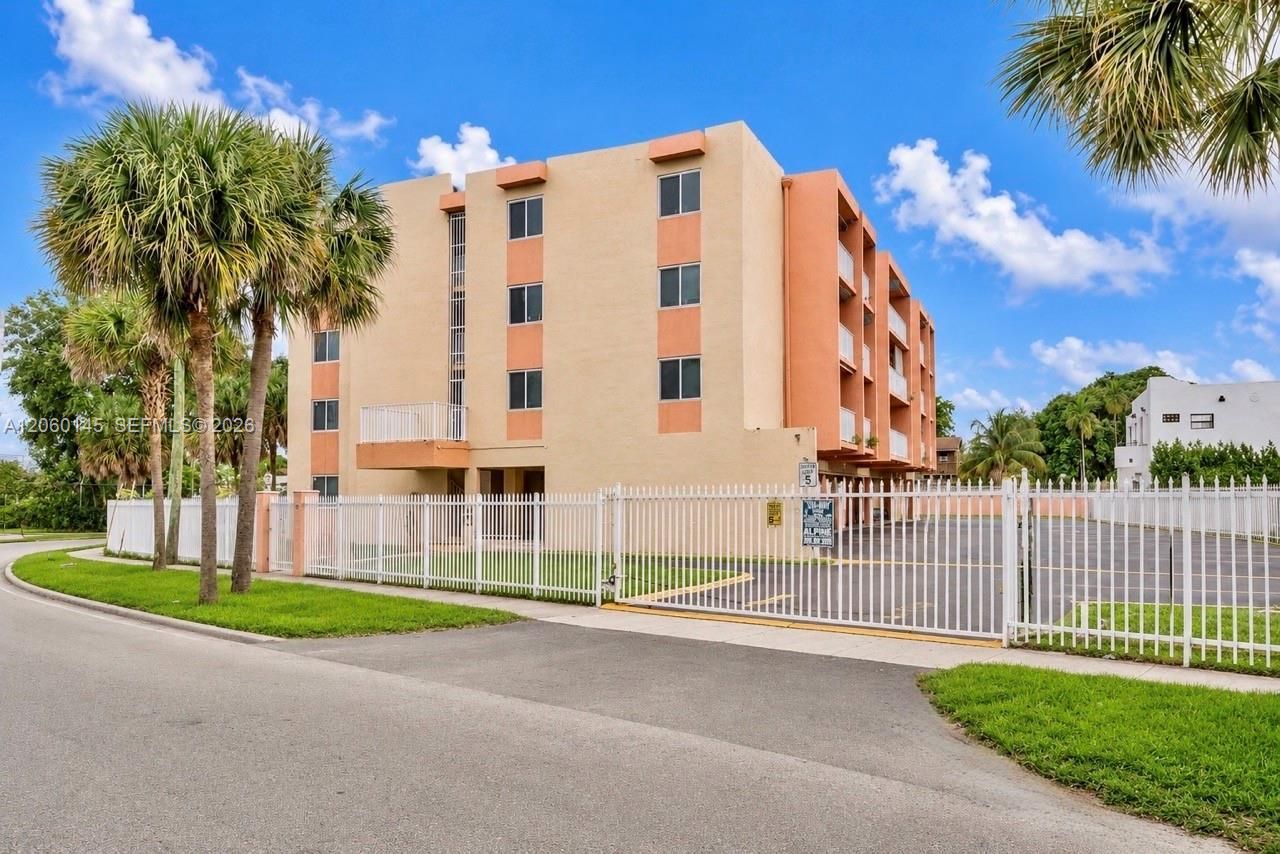 2400 NW 16th St Rd, Unit 103, Miami, FL 33125 Photo