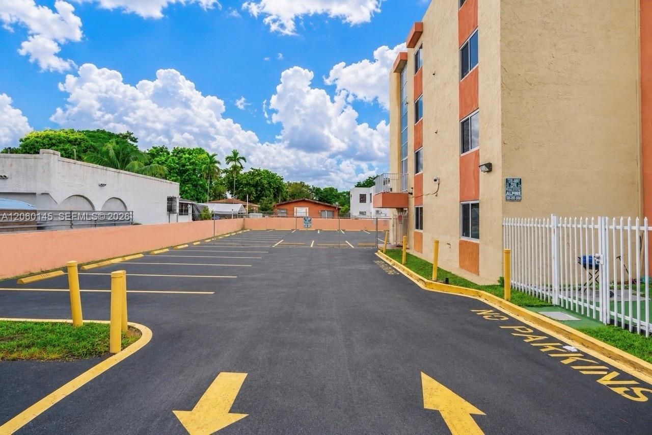 2400 NW 16th St Rd, Unit 103, Miami, FL 33125 Photo