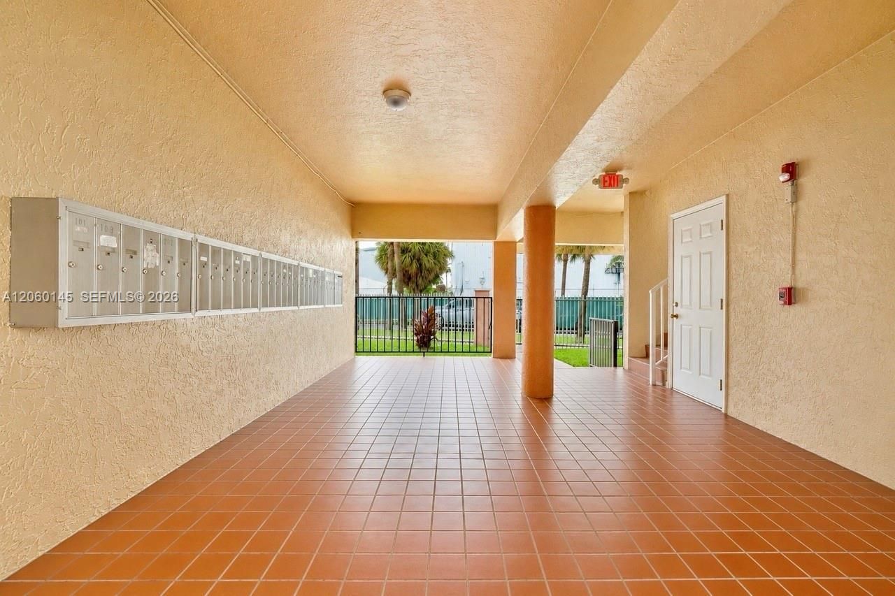 2400 NW 16th St Rd, Unit 103, Miami, FL 33125 Photo