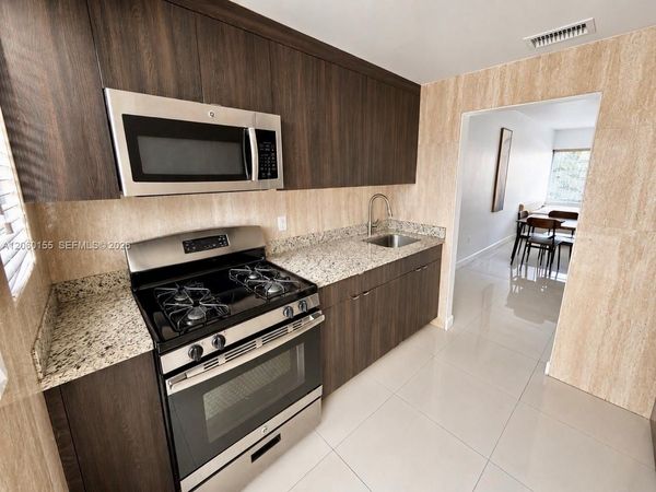 1027 94th St , Unit 4, Bay Harbor Islands, FL 33154