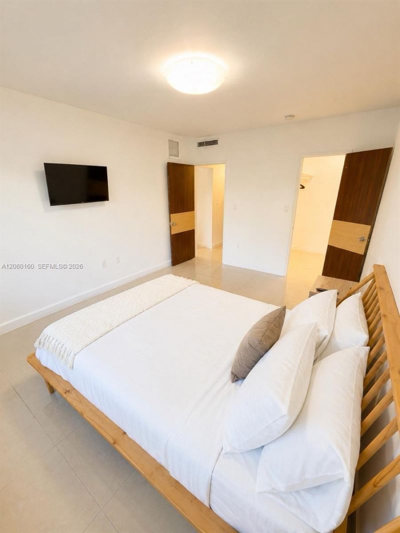 1050 94th St, Unit 2, Bay Harbor Islands, FL 33154 Photo
