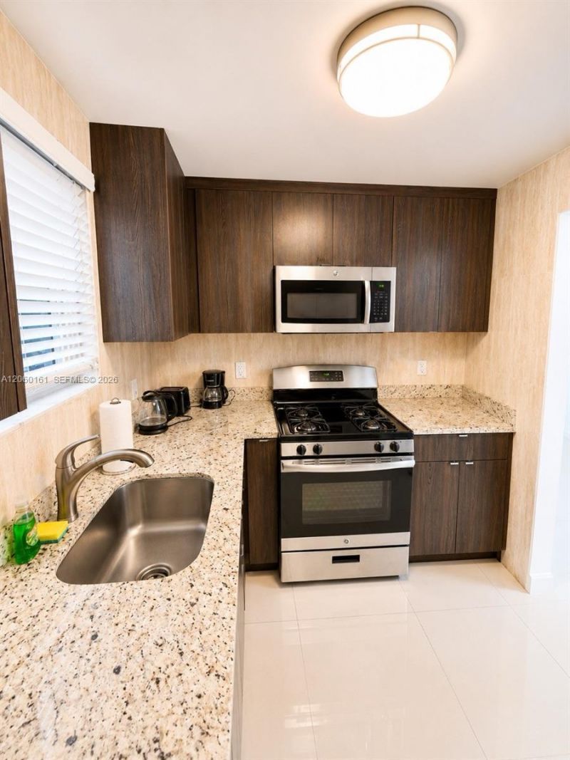 1025 94th St, Unit 12, Bay Harbor Islands, FL 33154 Photo