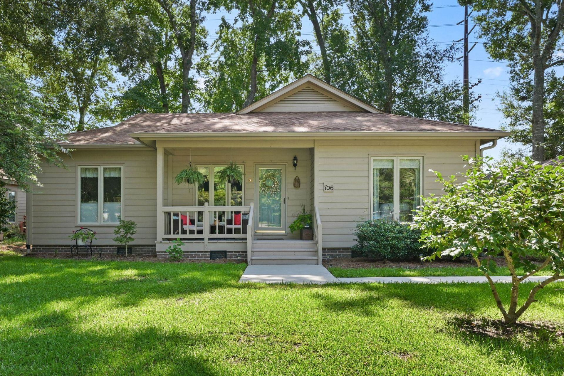706 Courtney Ct. , Murrells Inlet, SC 29576 Main Photo