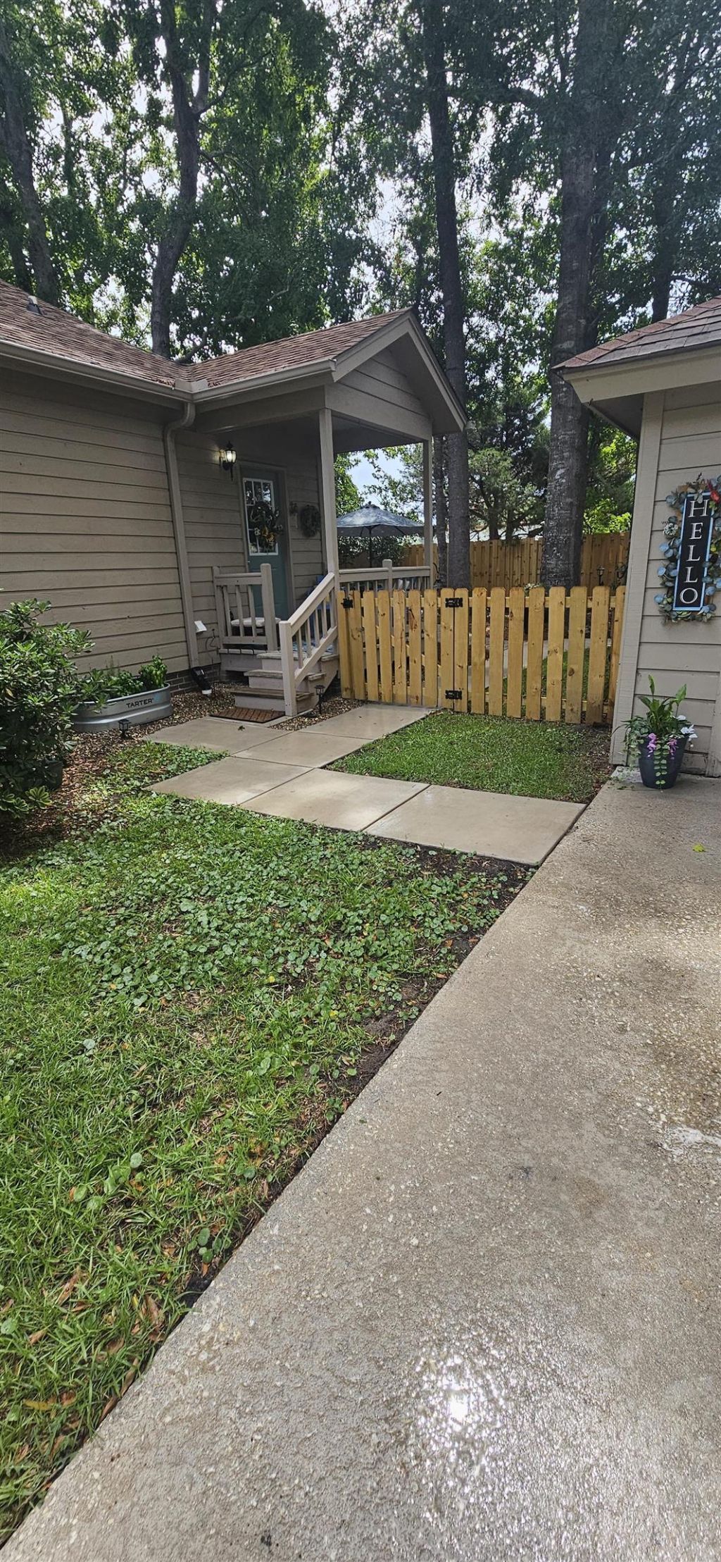 706 Courtney Ct.  Photo 2