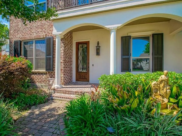 604 FERRIDAY Court, Harahan, LA 70123
