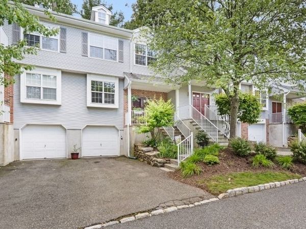 15 Spruce Ter, Mount Arlington, NJ 07856
