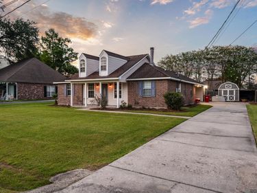 18526 White Oak Dr, Prairieville, LA 70769