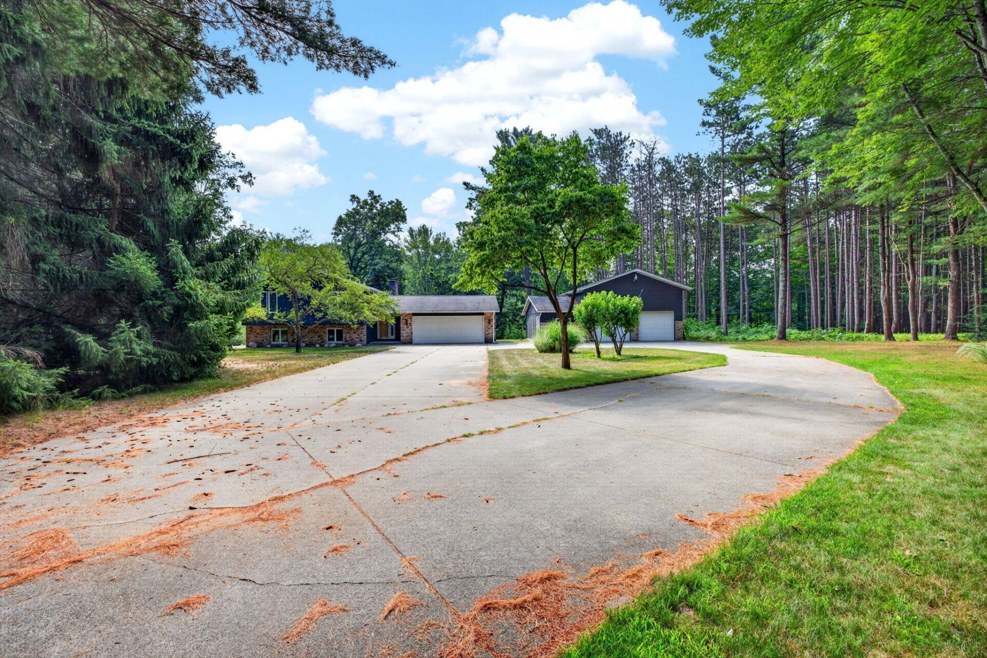 2515 W Giles Road, Muskegon, MI 49445 Main Photo