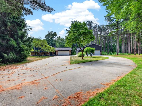 2515 W Giles Road, Muskegon, MI 49445