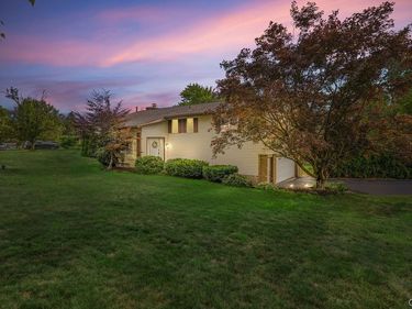 100 Eden Roc Circle, Syracuse, NY 13214