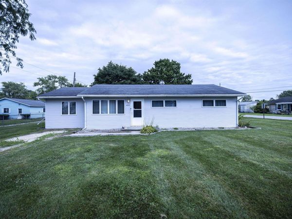 400 Gym Street, Farmland, IN 47340
