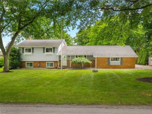 13795 Overcrest Street NE, Alliance, OH 44601
