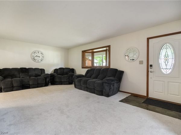 13795 Overcrest Street NE, Alliance, OH 44601