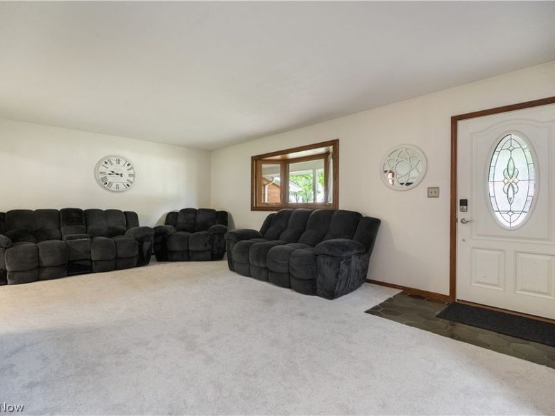 13795 Overcrest Street NE, Alliance, OH 44601 Photo 2