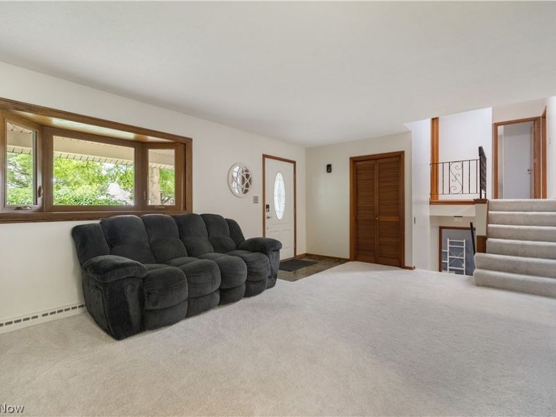 13795 Overcrest Street NE, Alliance, OH 44601 Photo 3