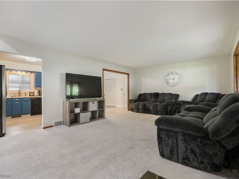 13795 Overcrest Street NE, Alliance, OH 44601 Photo 4