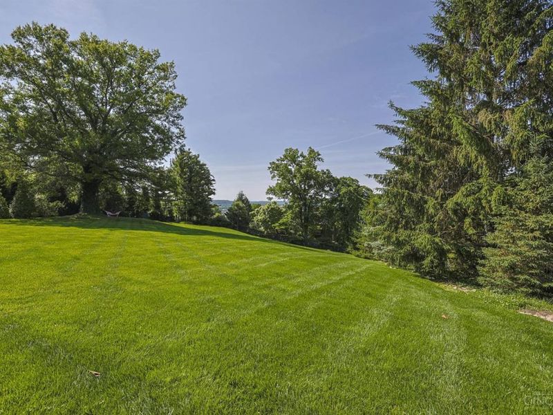 15 Hill & Hollow Lane, Cincinnati, OH 45208 Photo 2