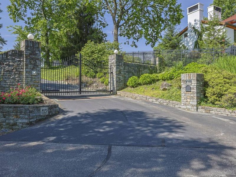 15 Hill & Hollow Lane, Cincinnati, OH 45208 Photo 4