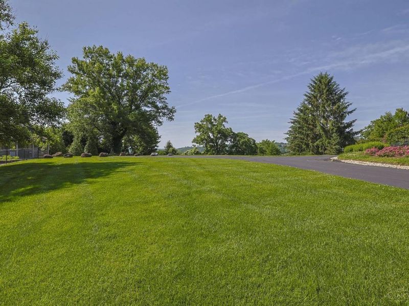 15 Hill & Hollow Lane, Cincinnati, OH 45208 Photo 9