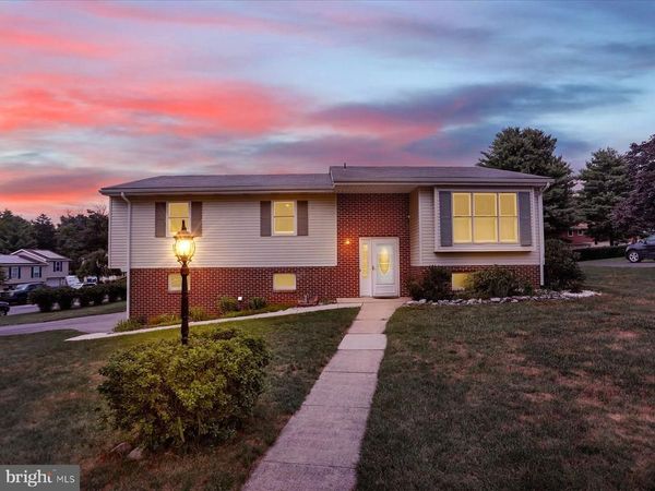 61 SHERATON DRIVE , CARLISLE, PA 17013