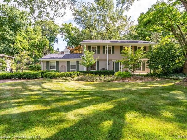 712 E Valley Chase Road, Bloomfield Hills, Mi 48304