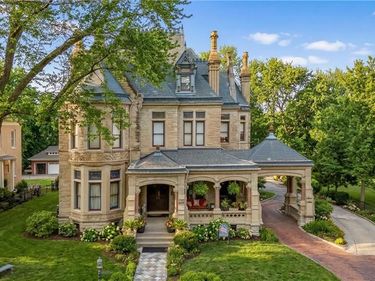 809-819 Hall Street, St Joseph, MO 64501
