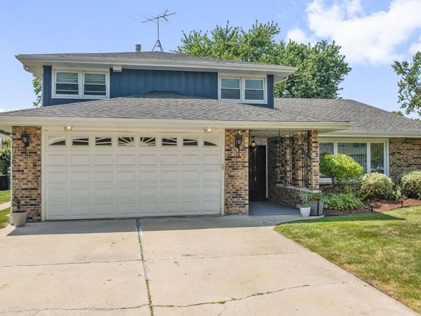 10362 S Alta Drive , Palos Hills, IL 60465