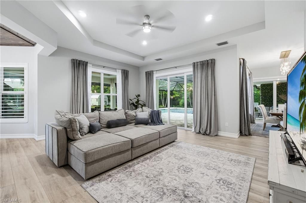 5737 Hidden Oaks Ln , Naples, FL 34119 Photo