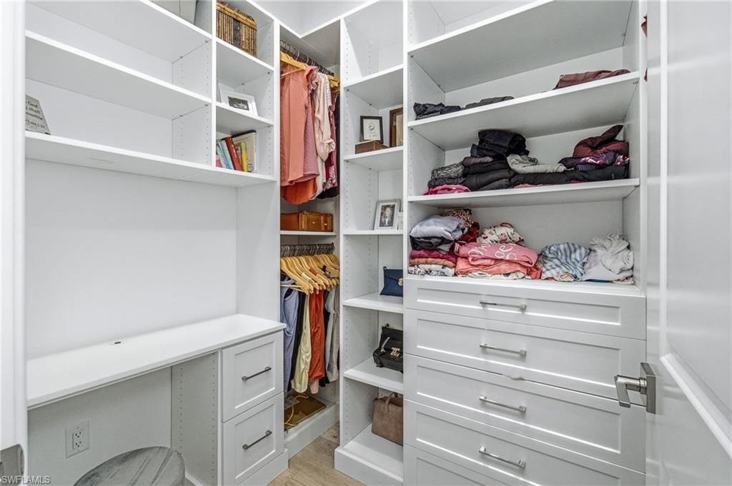 5737 Hidden Oaks Ln , Naples, FL 34119 Photo