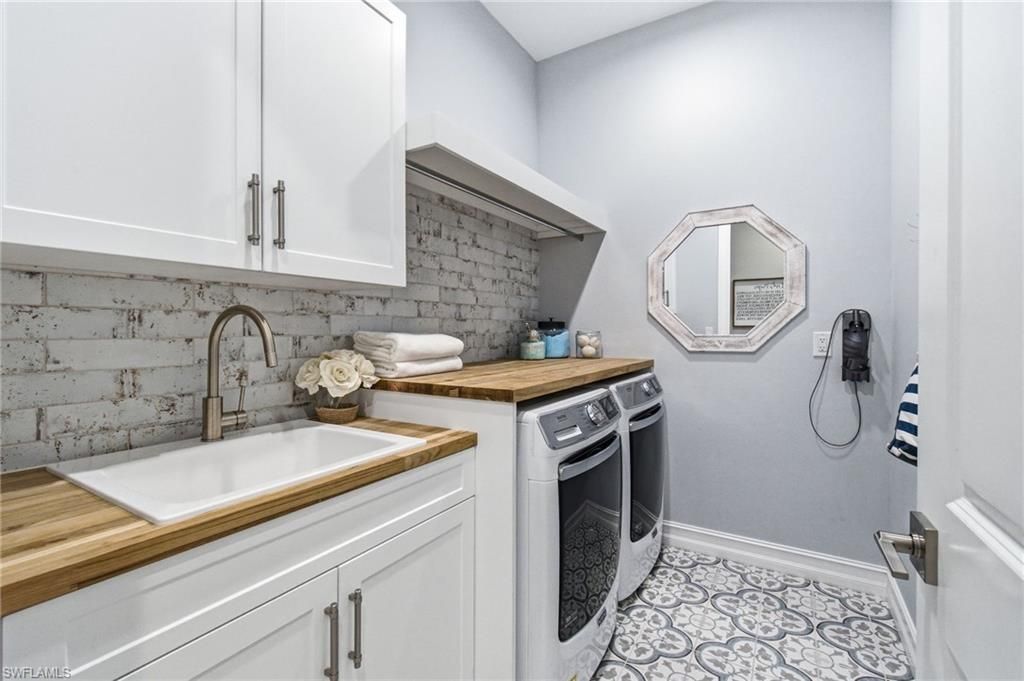 5737 Hidden Oaks Ln , Naples, FL 34119 Photo