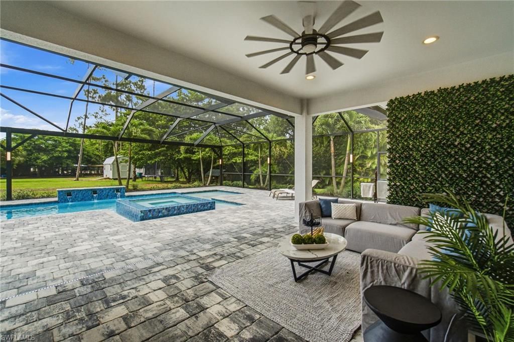 5737 Hidden Oaks Ln , Naples, FL 34119 Photo