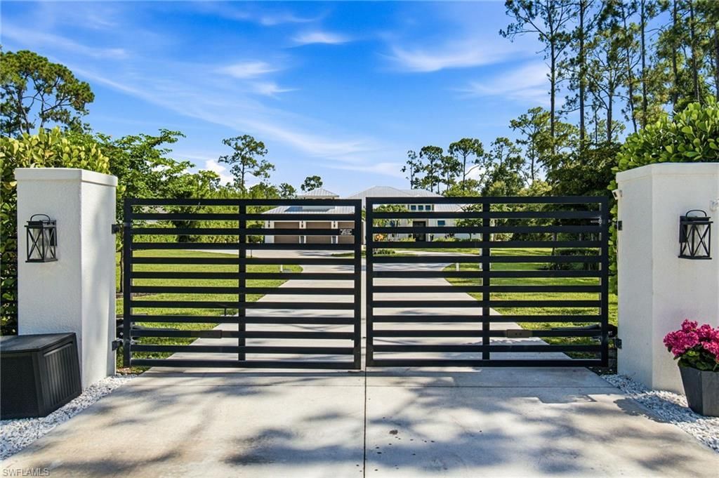 5737 Hidden Oaks Ln , Naples, FL 34119 Photo