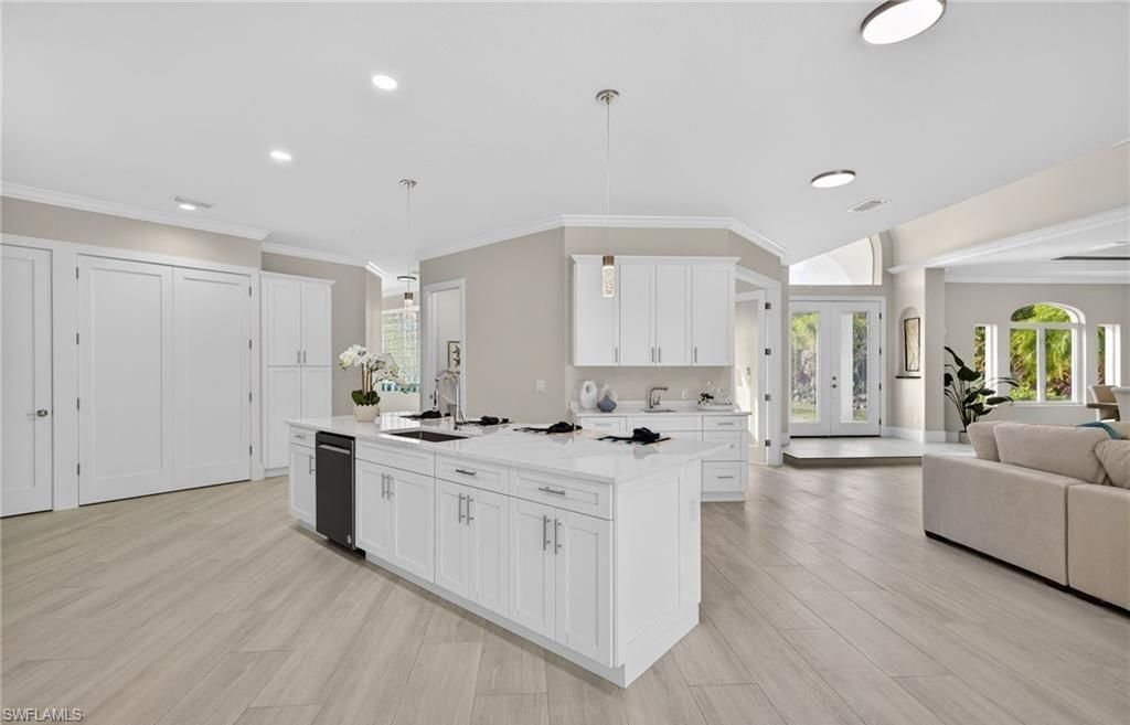 6461 Livingston Woods Ln, Naples, FL 34109 Photo