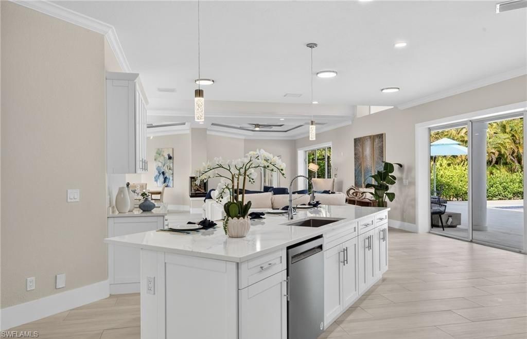 6461 Livingston Woods Ln, Naples, FL 34109 Photo