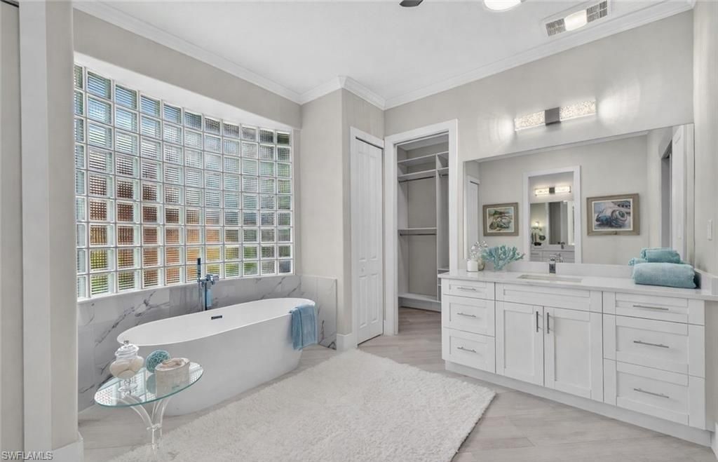 6461 Livingston Woods Ln, Naples, FL 34109 Photo