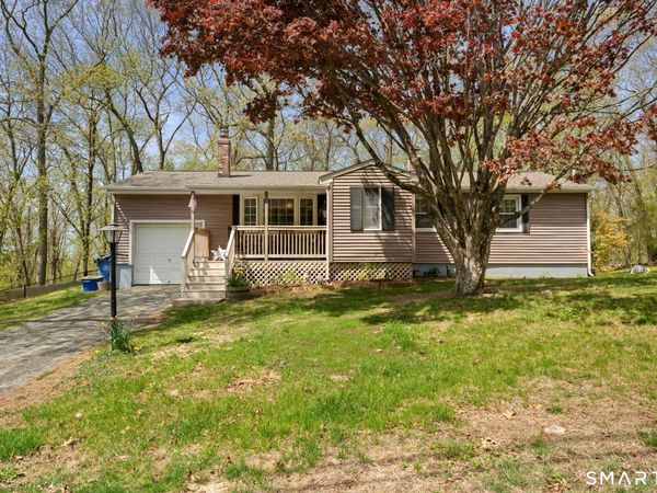 17 Ledgewood, Ledyard, CT 06335