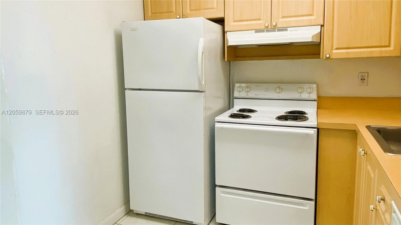 9350 Fontainebleau Blvd, Unit 602, Miami, FL 33172 Photo