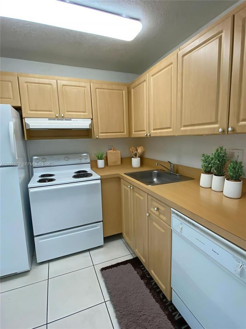 9350 Fontainebleau Blvd, Unit 602, Miami, FL 33172 Photo