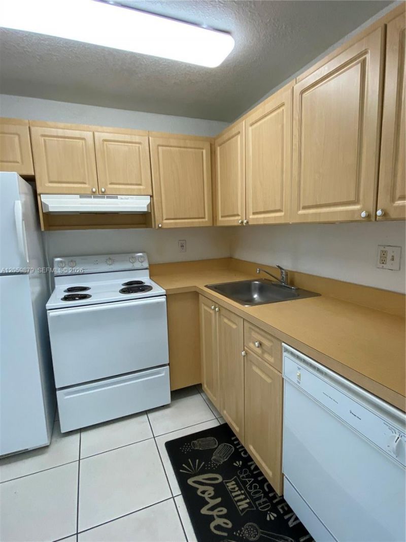 9350 Fontainebleau Blvd, Unit 602, Miami, FL 33172 Photo