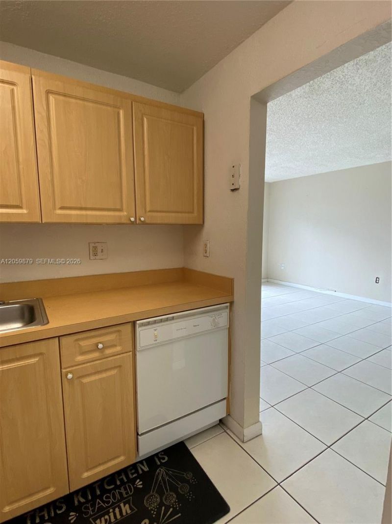 9350 Fontainebleau Blvd, Unit 602, Miami, FL 33172 Photo