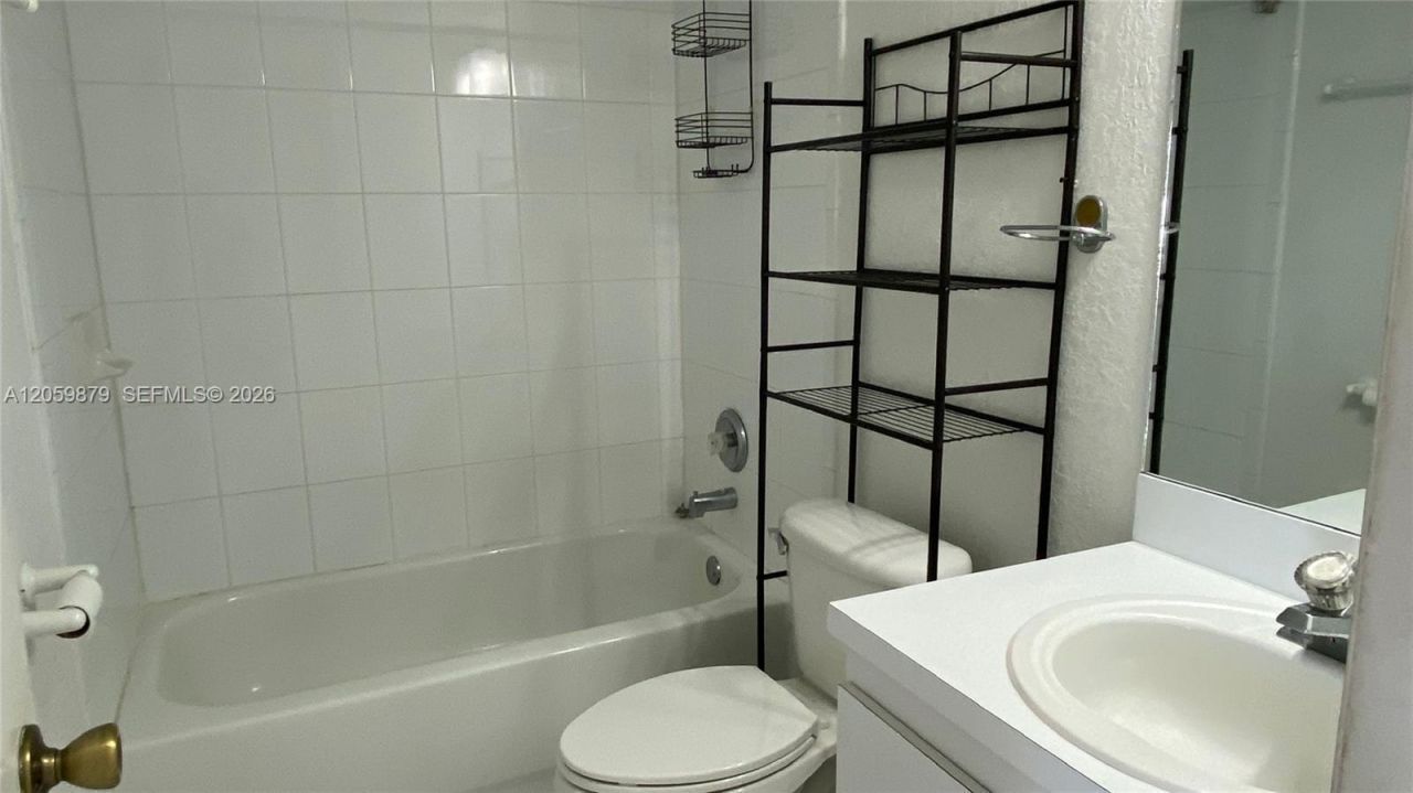 9350 Fontainebleau Blvd, Unit 602, Miami, FL 33172 Photo