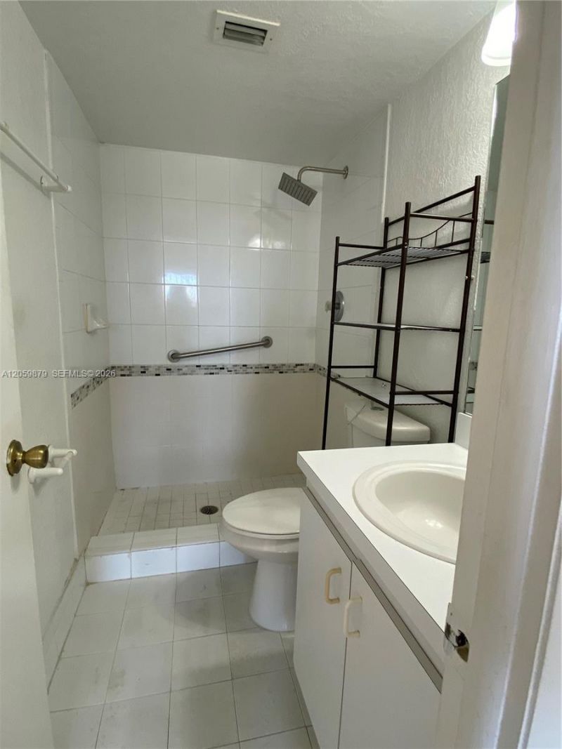 9350 Fontainebleau Blvd, Unit 602, Miami, FL 33172 Photo